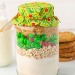 Kristens Kitchen - Stocking stuffer cookie mix jar
