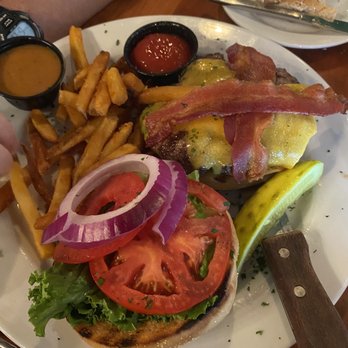 Boars Head Grill - Burger and fries. LOOK at that fresh tomato! - Seafood Near Me - Savannah, Georgia Boars Head Grill - Burger and fries. LOOK at that fresh tomato! - Seafood Near Me - Savannah, Georgia