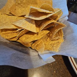 Las Margaritas - The chips are plentiful!
