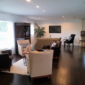 Simply Stated Staging - Belle Isle, Orlando Room number 3, living room with tv Belle Isle - Home Staging Near Me - Longwood, Florida Simply Stated Staging - Belle Isle, Orlando Room number 3, living room with tv Belle Isle - Home Staging Near Me - Longwood, Florida