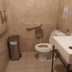 Clewiston Us 27 Truck Stop 3 Lions - Bathroom