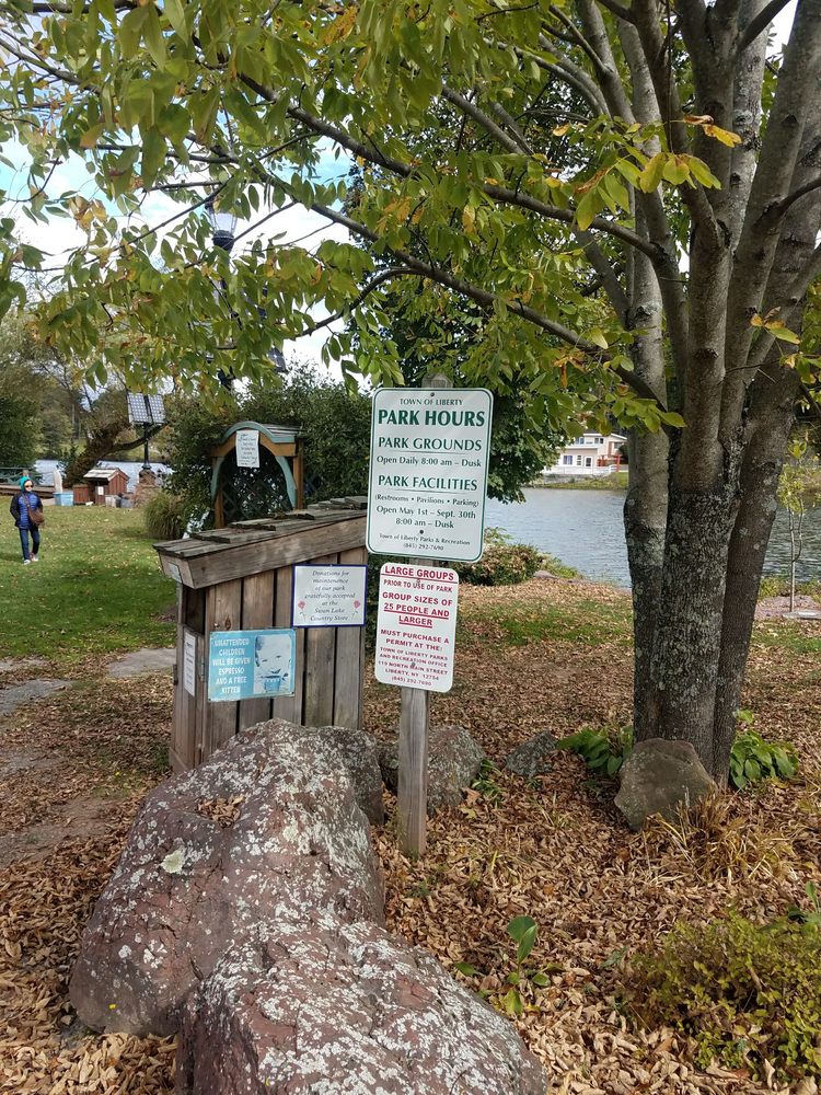 SWAN LAKE PARK Updated September 2024 10 Photos 1658 Briscoe Rd