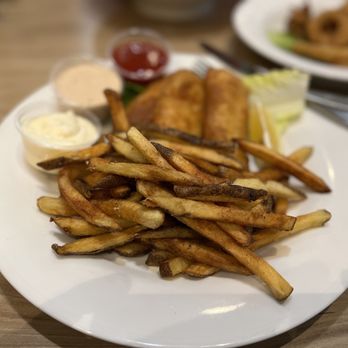 Sprigs Grille Restaurant - Fish and Chips, Calamari - Seafood Near Me - Kapolei, Hawaii