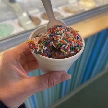 Elizabeth Creamery - One scoop of chocolate - Ice Cream & Frozen Yogurt Near Me - Charlotte, North Carolina Elizabeth Creamery - One scoop of chocolate - Ice Cream & Frozen Yogurt Near Me - Charlotte, North Carolina