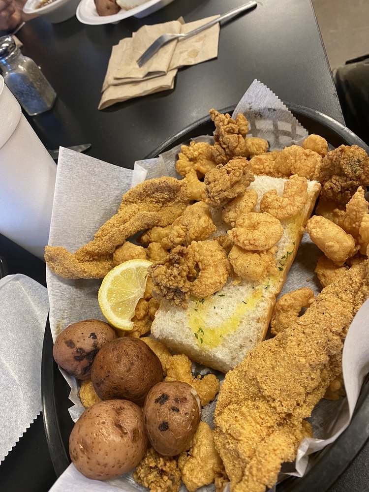 POPPA’S ORIGINAL WHARF SEAFOOD 17 Reviews 7 Rivers Dr, Hattiesburg