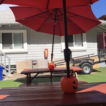 Hula Dog - Outdoor seating, they've got a few benches with umbrellas - Hot Dogs Near Me - Honolulu, Hawaii Hula Dog - Outdoor seating, they've got a few benches with umbrellas - Hot Dogs Near Me - Honolulu, Hawaii