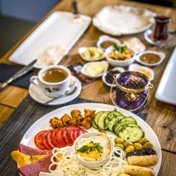 Eat And Read