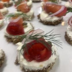 Fantastic Foods - Salmon Gravlax Canapé