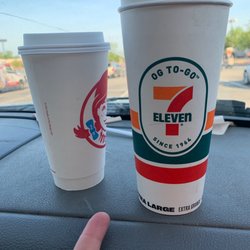 7-Eleven - A real example of a double lined cup that doesn't need a sleeve vs 7-eleven cup that needs a sleeve