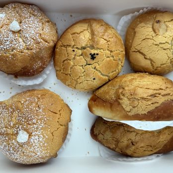 Pineapple King Bakery - San Francisco - Two matcha mochi pineapple buns, two sesame pineapple buns, two taro pineapple buns - Bakeries Near Me - San Francisco, California Pineapple King Bakery - San Francisco - Two matcha mochi pineapple buns, two sesame pineapple buns, two taro pineapple buns - Bakeries Near Me - San Francisco, California