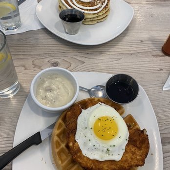 Barneys Cafe - Cinnabon pancakes, Chicken & Waffle - Breakfast & Brunch Near Me - The Colony, Texas