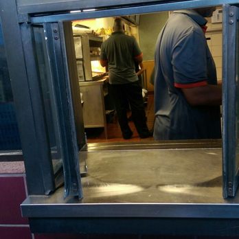 Burger King - It looks horribly nasty  inside. - Burgers Near Me - Fayetteville, Georgia