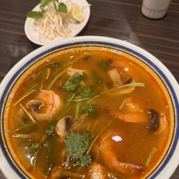C12 - Tom Yum Goong Rice Noodle Soup