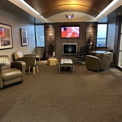 Northtown Lexus - Customer service lounge