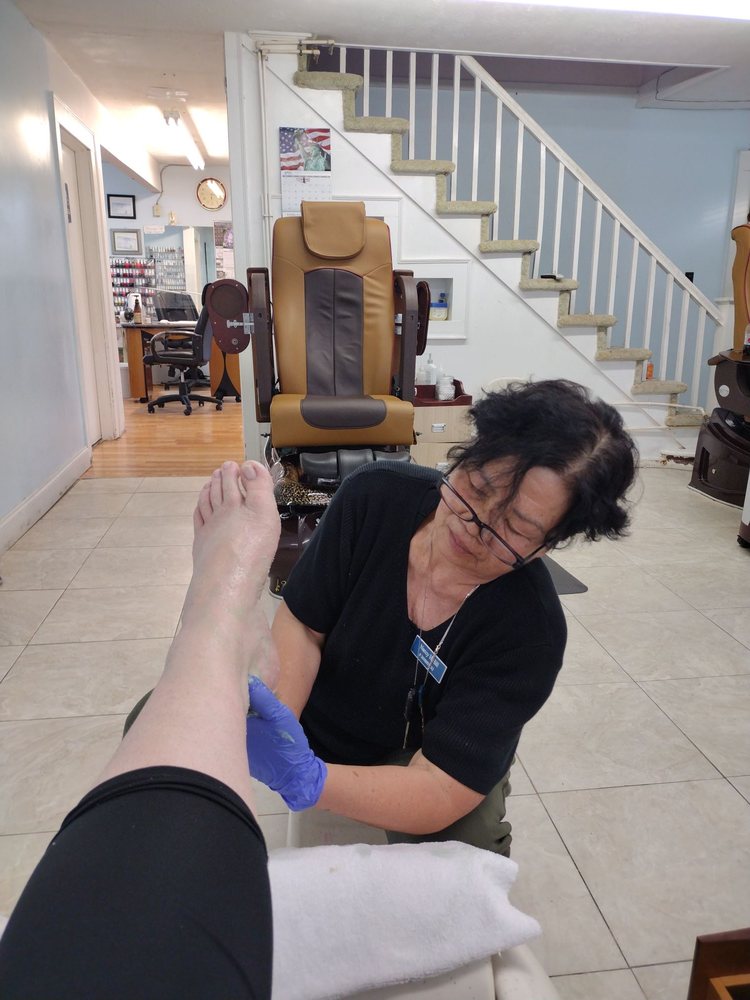 ULTRA NAILS & BEAUTY SALON Updated September 2024 1409 Hillsboro Blvd, Manchester, Tennessee