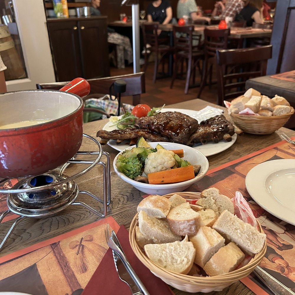 Het Karbeel - Short ribs, baked veggies, cheese Swiss fondue - Fondue Near Me - Amsterdam, New Hampshire Het Karbeel - Short ribs, baked veggies, cheese Swiss fondue - Fondue Near Me - Amsterdam, New Hampshire