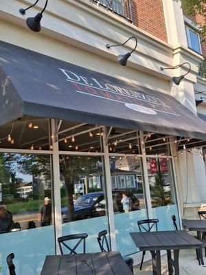 De Lorenzo's Tomato Pies by null