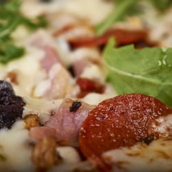 Burgers & More - Fresh pizza