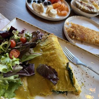 Madres Brunch - Popeye omelette - Breakfast & Brunch Near Me - Long Beach, California