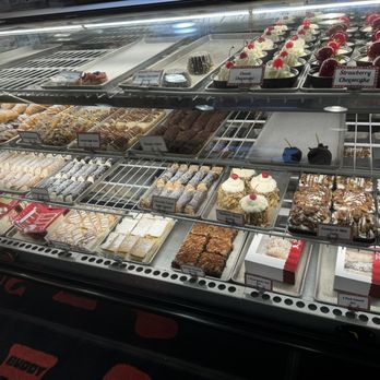 Carlo's Bakery - Bakeries Near Me - Hoboken, New Jersey