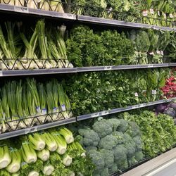H-E-B - Wow! Clean and organized!! This is amazing!