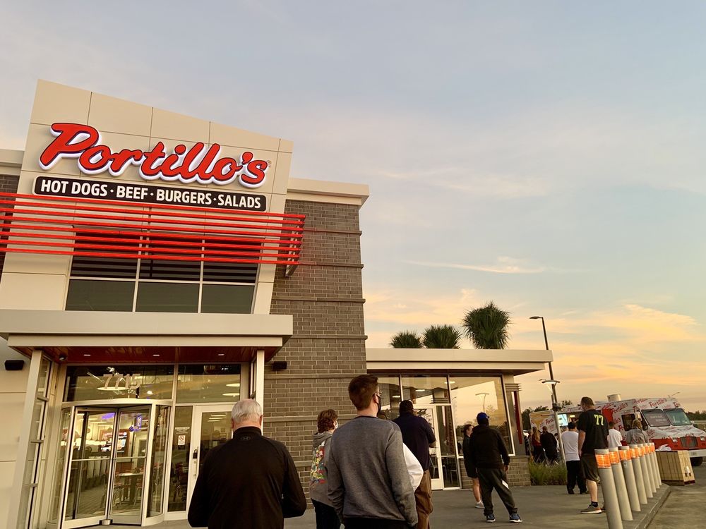 PORTILLOS BEEF BUS - Updated February 2026 - - Hot Dogs - Restaurant ...