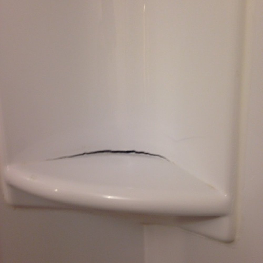 Ledge Rock At Whiteface - Cracked tub - Hotels Near Me - Wilmington, New York