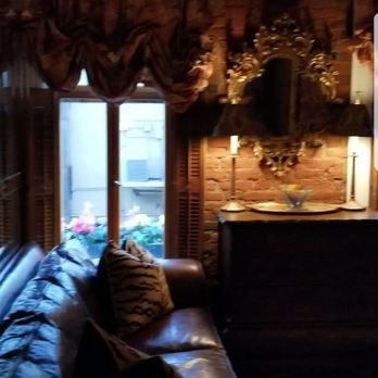 The Residence Hotel - Very comfy couch in bedroom - Hotels Near Me - Aspen, Colorado The Residence Hotel - Very comfy couch in bedroom - Hotels Near Me - Aspen, Colorado