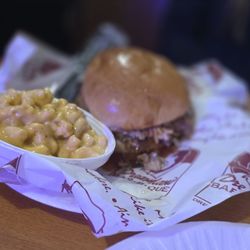 Dreamland BBQ - 1/4lb legendary pork sandwich with Mac n cheese
