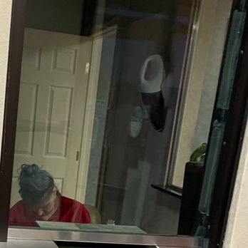 Econo Lodge Inn & Suites - Front Desk employee - Hotels Near Me - Middletown, Virginia