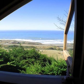 Howard Creek Ranch - Bedside View - Bed & Breakfast Near Me - Westport, California