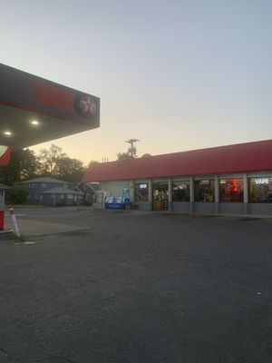 Holt's Quik Chek Market