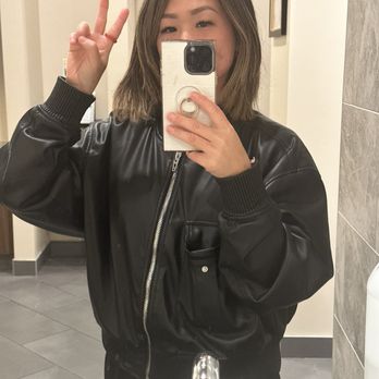 Bendicion Salon - After my haircut - Hair Salons Near Me - Bellevue, Washington Bendicion Salon - After my haircut - Hair Salons Near Me - Bellevue, Washington