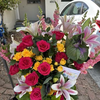 Lisa's Flower Shop  - Absolutely stunning flowers!!! - Florists Near Me - San Jose, California