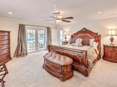 Frederick's Wine and Dine by null