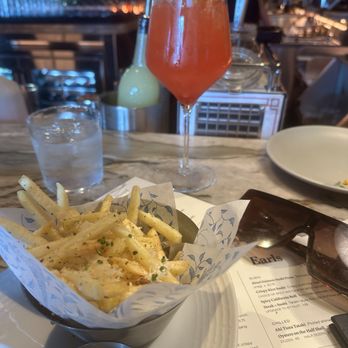 Earls Kitchen + Bar - Italian Spritzer - New American Near Me - Nashville, Tennessee Earls Kitchen + Bar - Italian Spritzer - New American Near Me - Nashville, Tennessee