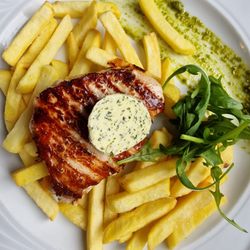 Danilo's - Schweinerückensteak mit Pommes Frites
