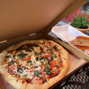 Pizza a'fetta - Smoked Basil Chicken Pizza and breadsticks - Pizza Near Me - Cannon Beach, Oregon
