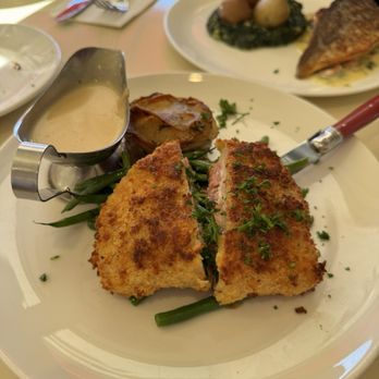 Bouillon MOULIN - Poulet cordon bleu - French Near Me - Newport Beach, California