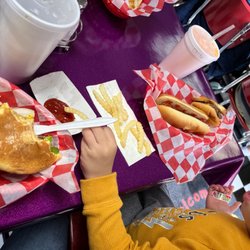 Billy Bob's Dairyland - Hot and hamburgers yum!!!