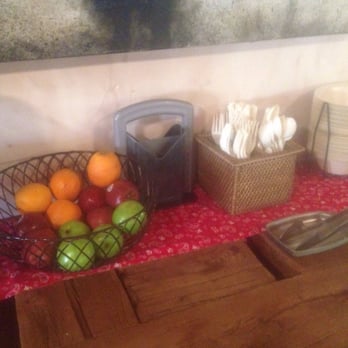 The Maverick Inn - Fruit, bagel splitter and utensils - Hotels Near Me - Alpine, Texas The Maverick Inn - Fruit, bagel splitter and utensils - Hotels Near Me - Alpine, Texas