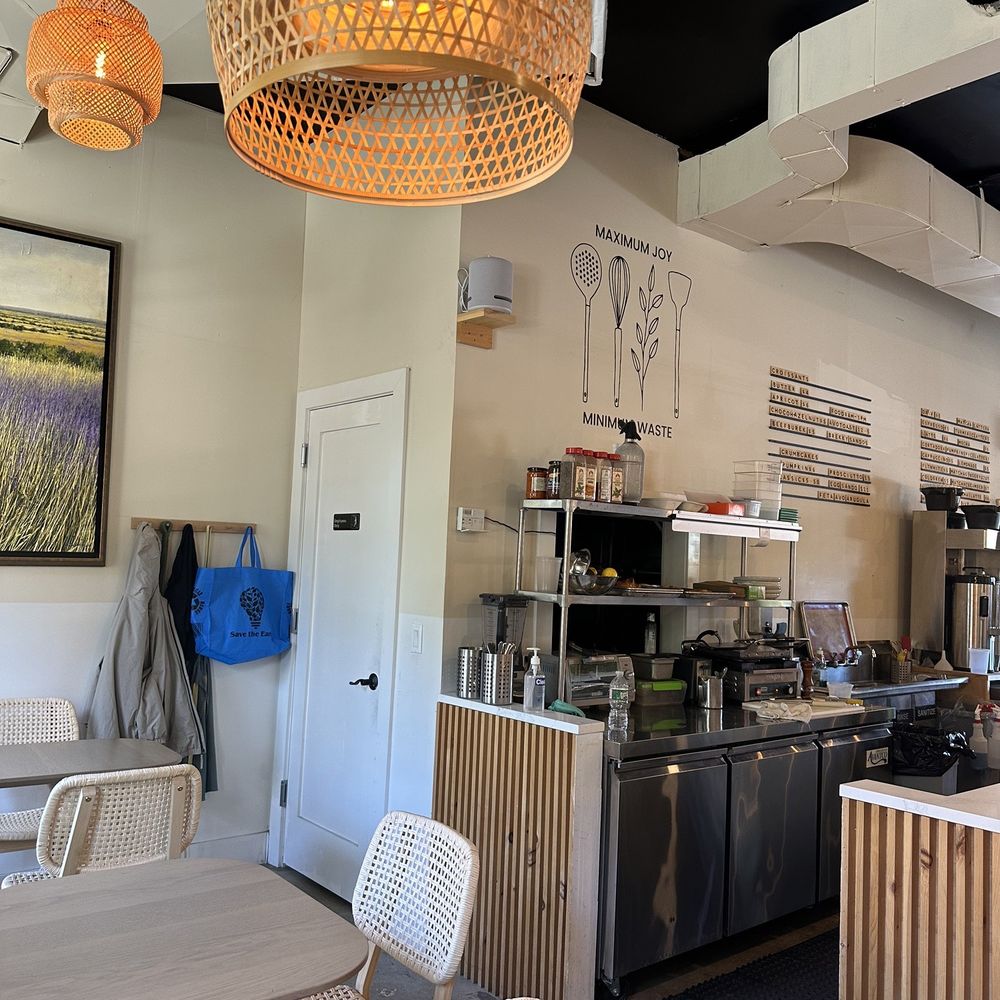 Early Bird Coffee & More - Love the set up and furniture - Coffee & Tea Near Me - Cresskill, New Jersey