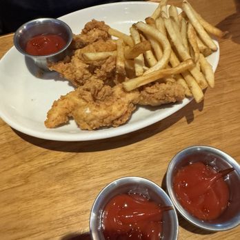 Twin Peaks - Chicken strips & fries - Sports Bars Near Me - Scottsdale, Arizona Twin Peaks - Chicken strips & fries - Sports Bars Near Me - Scottsdale, Arizona