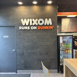 Dunkin' - Inside