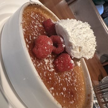 Earls Kitchen + Bar - Crème brûlée - New American Near Me - Bellevue, Washington