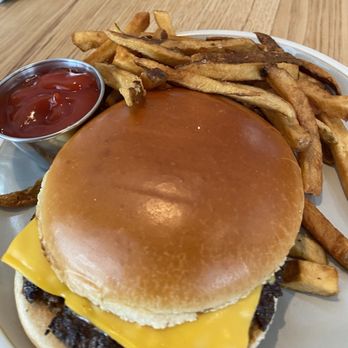 7 Acre BarnGrill - Cheeseburger - New American Near Me - Alpharetta, Georgia