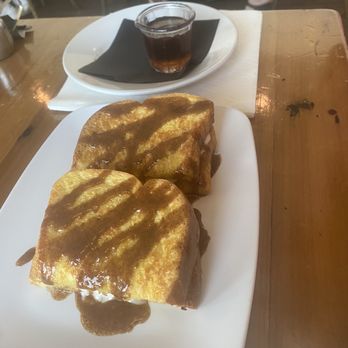 Seven Mile Cafe - Cinnamon French toast - Breakfast & Brunch Near Me - Denton, Texas Seven Mile Cafe - Cinnamon French toast - Breakfast & Brunch Near Me - Denton, Texas