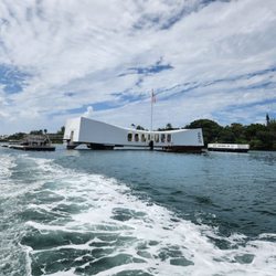 Aloha Pearl Harbor Tour - USS Arizona memorial