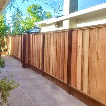 Francuz 77 - a wooden fence in a backyard - Handyman Near Me - Sacramento, California Francuz 77 - a wooden fence in a backyard - Handyman Near Me - Sacramento, California