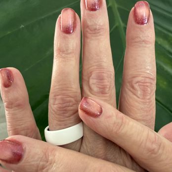 Fashion Nails - Pink-to-burgundy cat-eye mani from Lee - Nail Salons Near Me - Granada Hills, California Fashion Nails - Pink-to-burgundy cat-eye mani from Lee - Nail Salons Near Me - Granada Hills, California